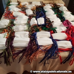 LAS MUJERES DE ATALAYA DEL CAÑAVATE ENCIENDES SUS MÁQUINAS DE COSER PARA HACER MASCARILLAS